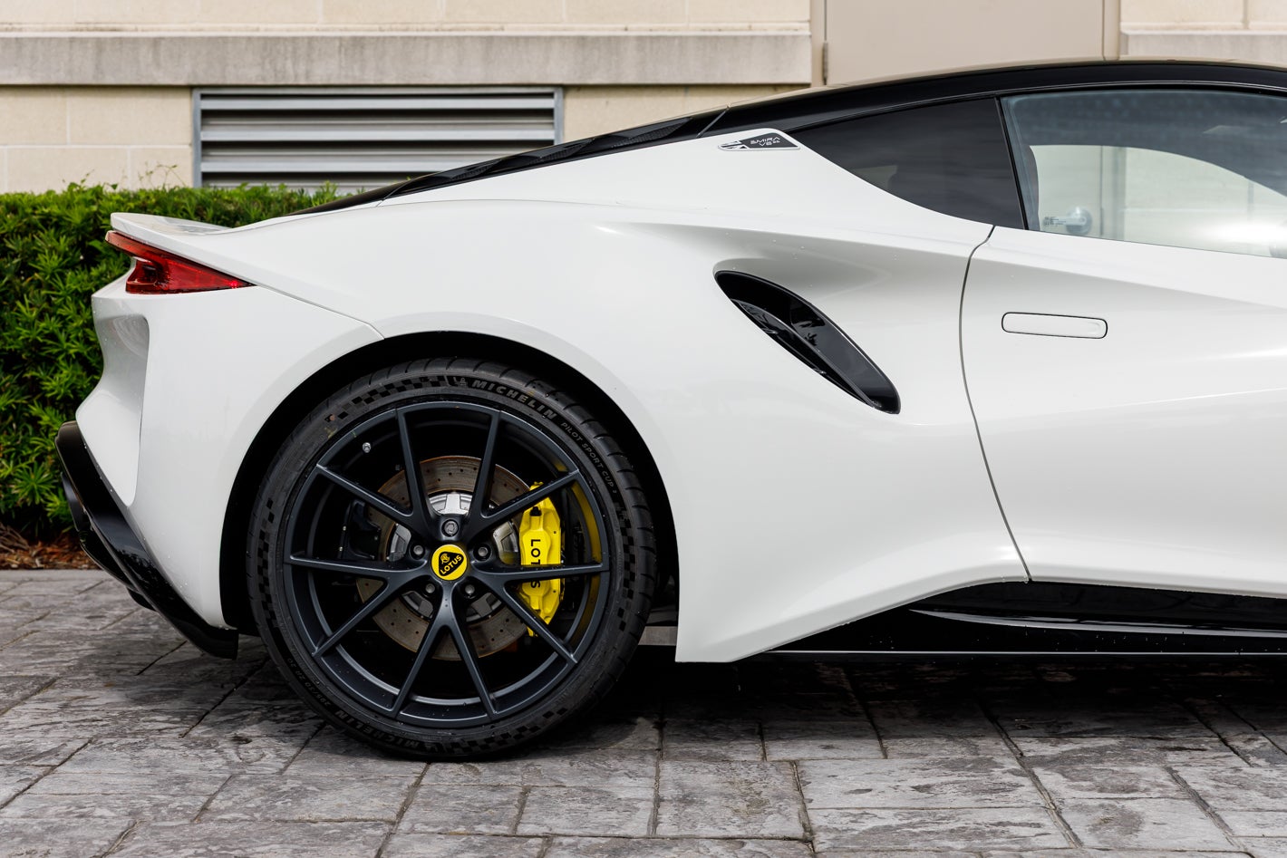 2027 Lotus EMIRA V6 SE