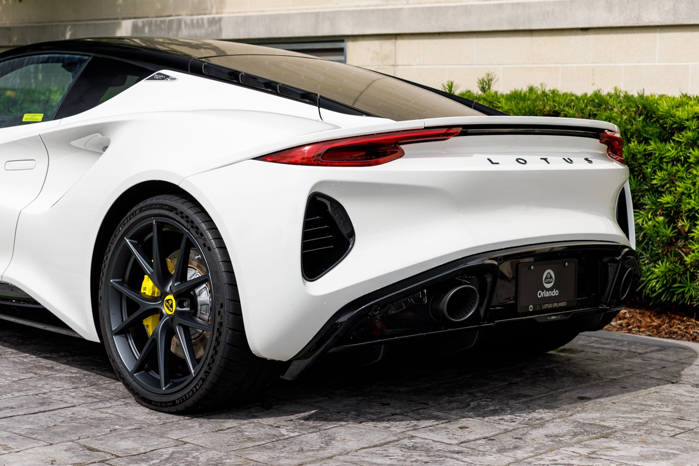 2027 Lotus EMIRA V6 SE