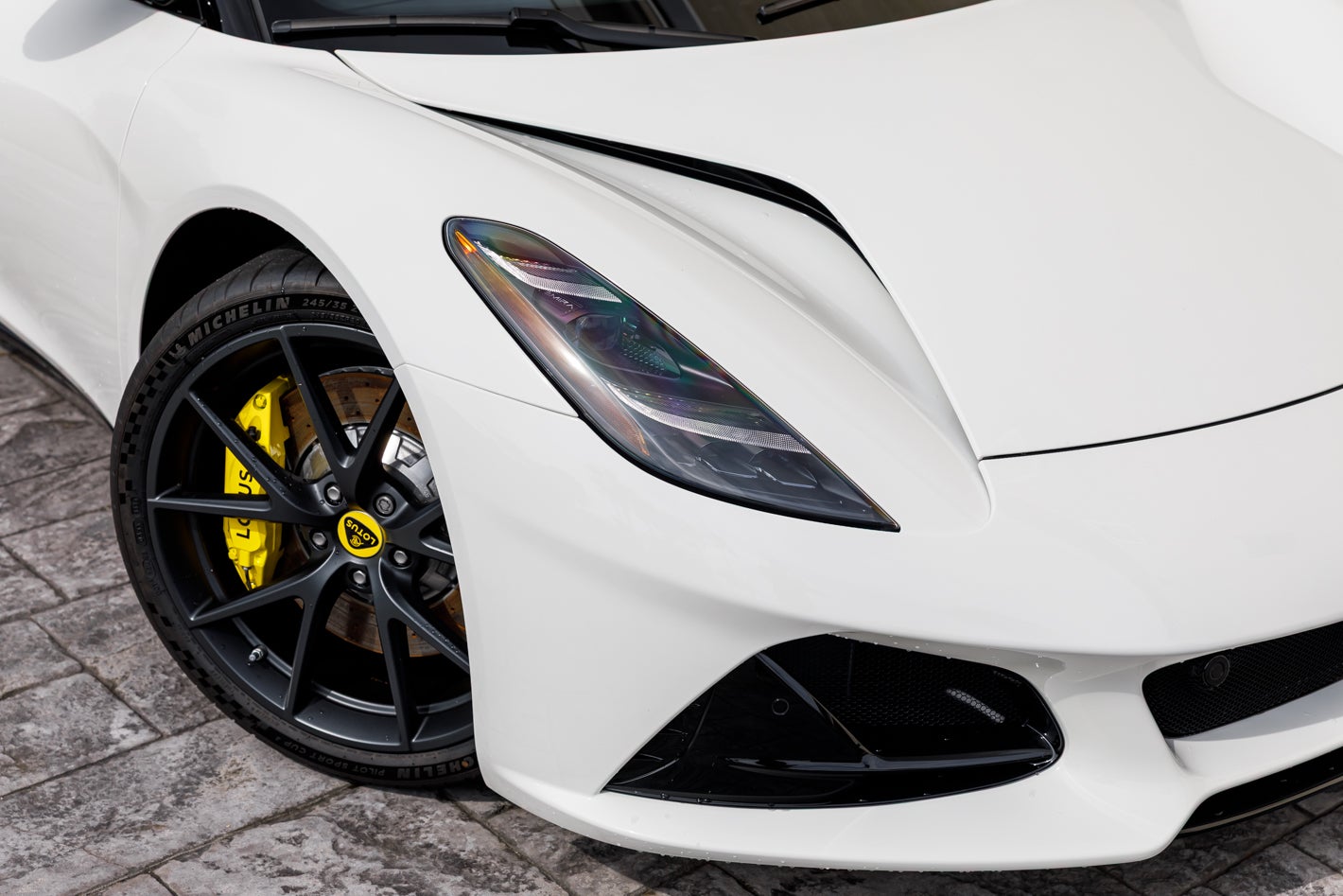 2027 Lotus EMIRA V6 SE