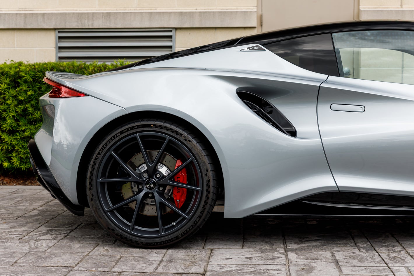 2027 Lotus EMIRA V6 SE