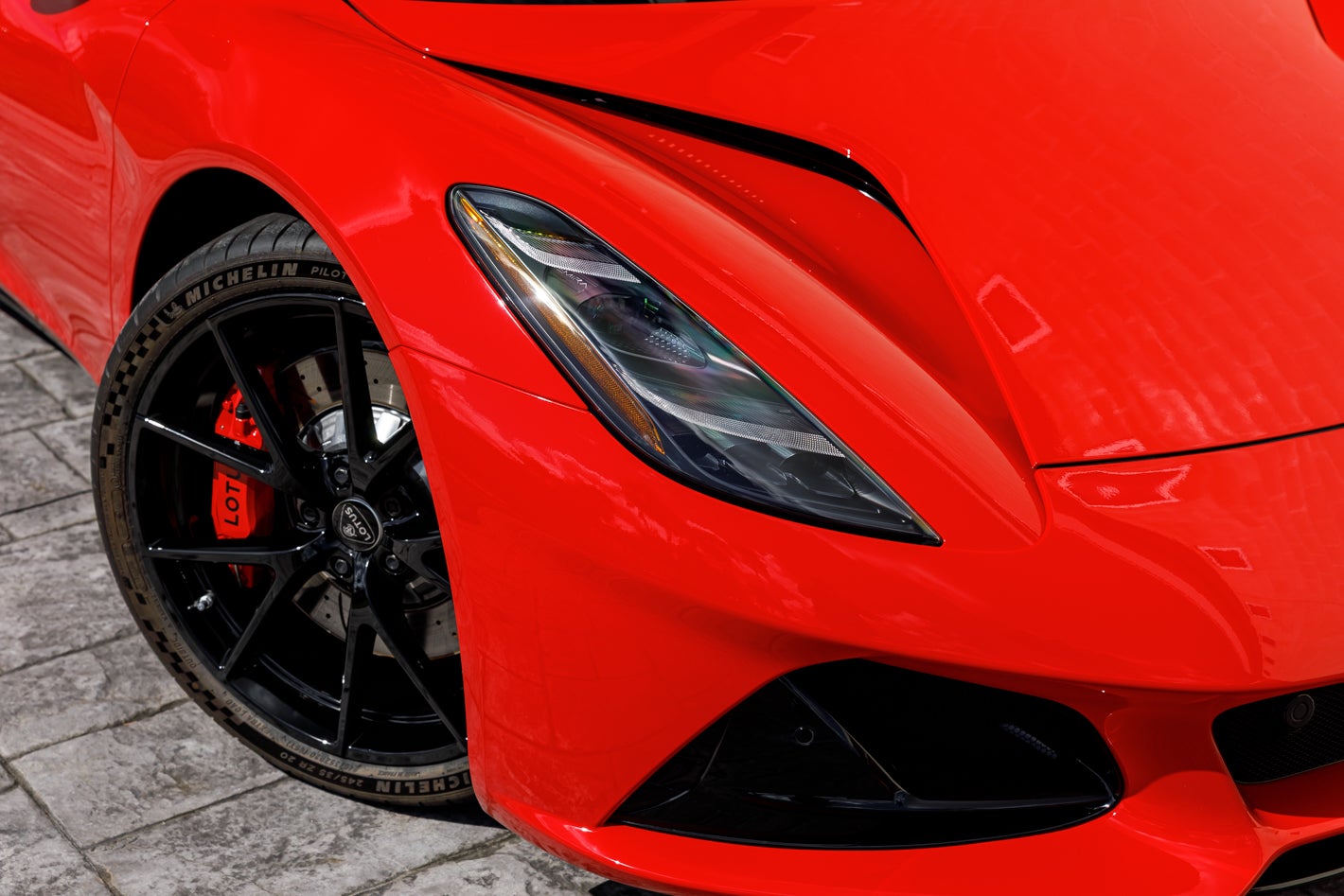 2027 Lotus EMIRA Turbo SE