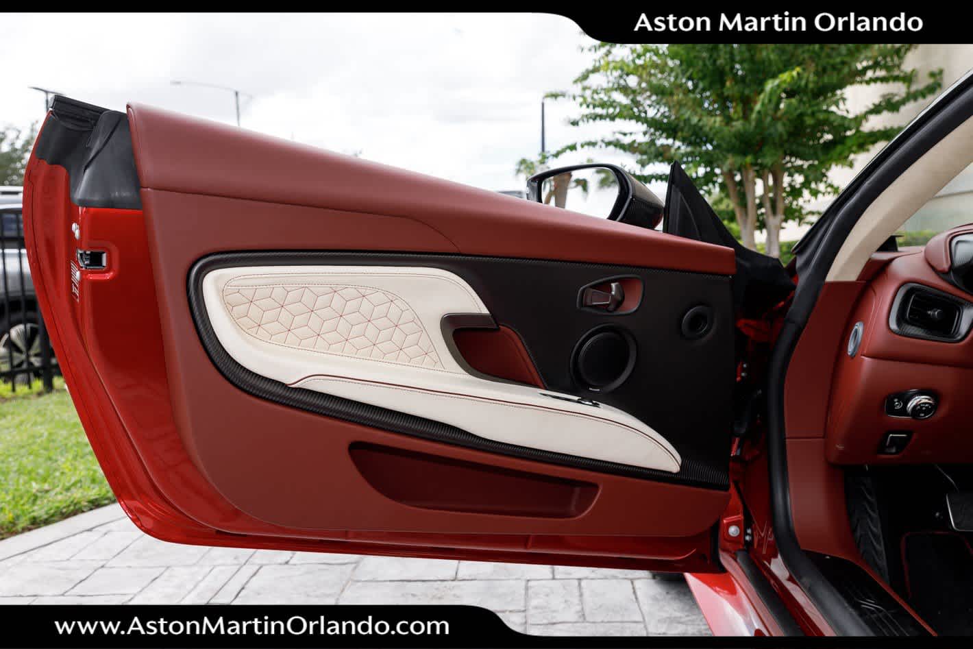 2019 Aston Martin DBS Superleggera