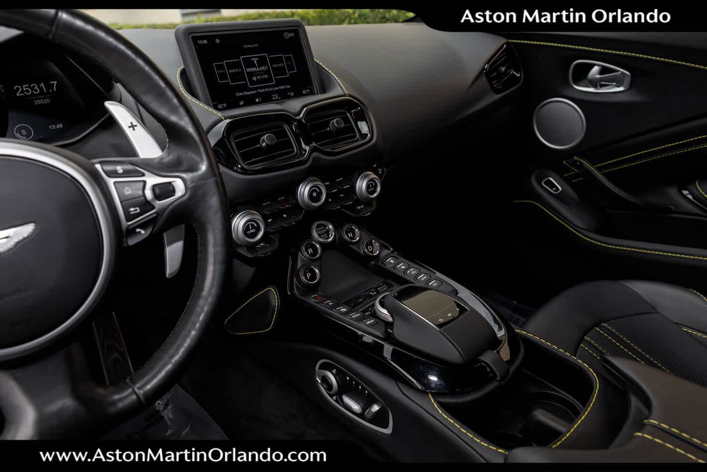 2022 Aston Martin Vantage Base