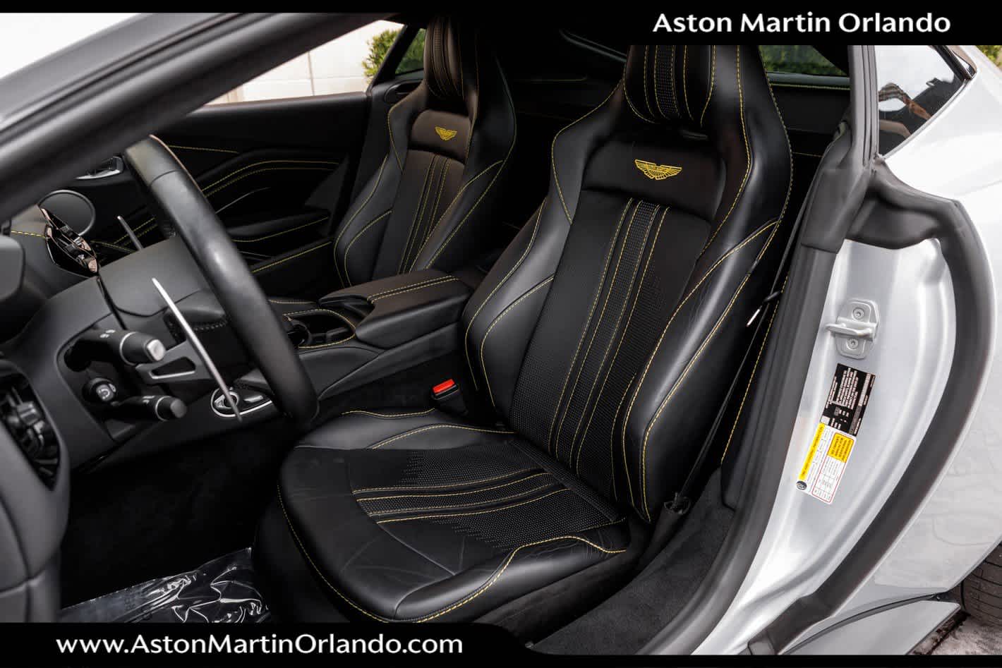 2022 Aston Martin Vantage Base