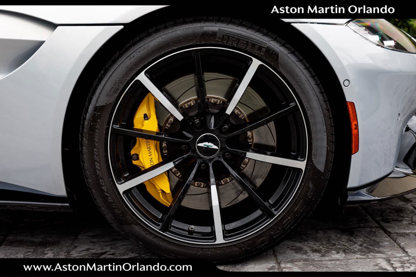 2022 Aston Martin Vantage Base