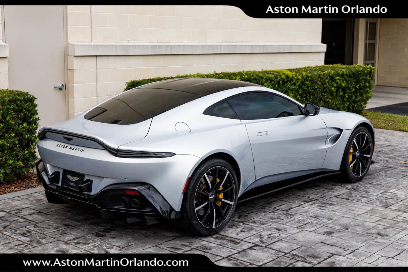 2022 Aston Martin Vantage Base