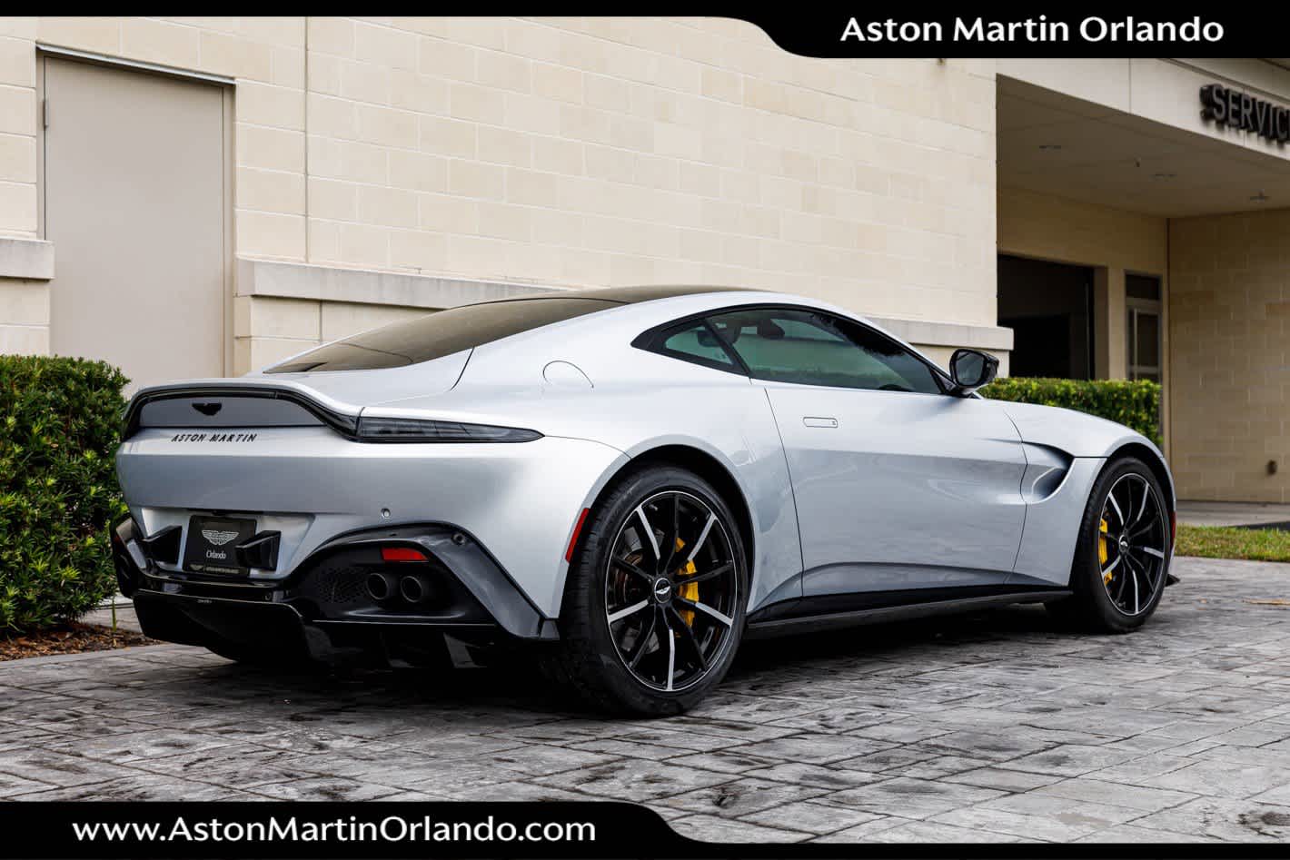 2022 Aston Martin Vantage Base