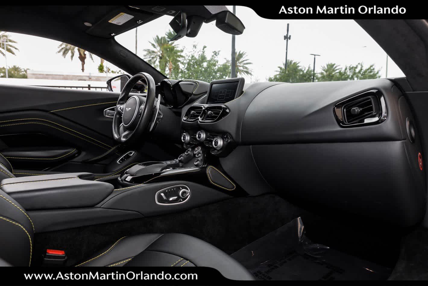 2022 Aston Martin Vantage Base