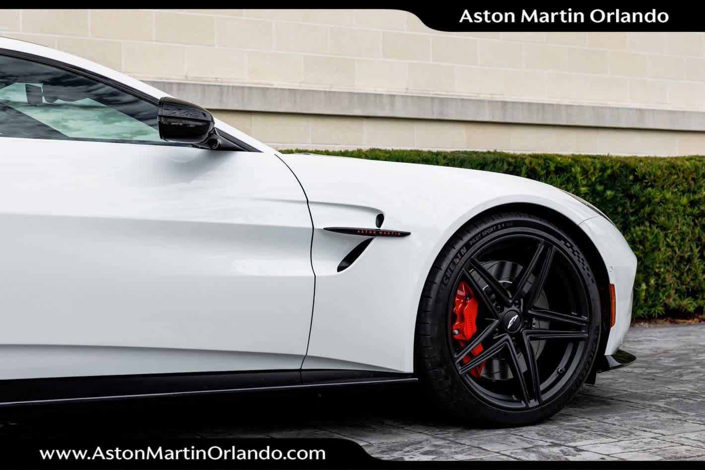 2025 Aston Martin Vantage Base