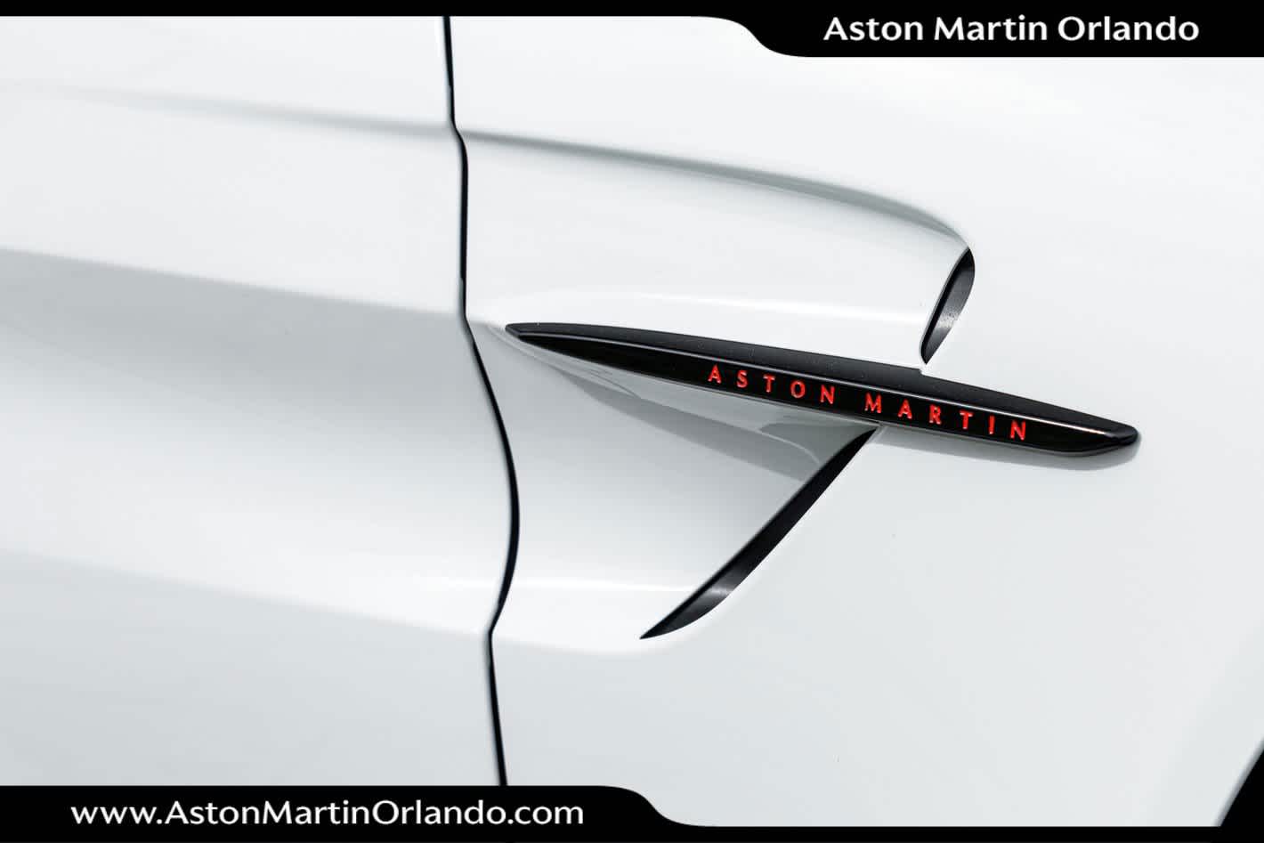 2025 Aston Martin Vantage Base