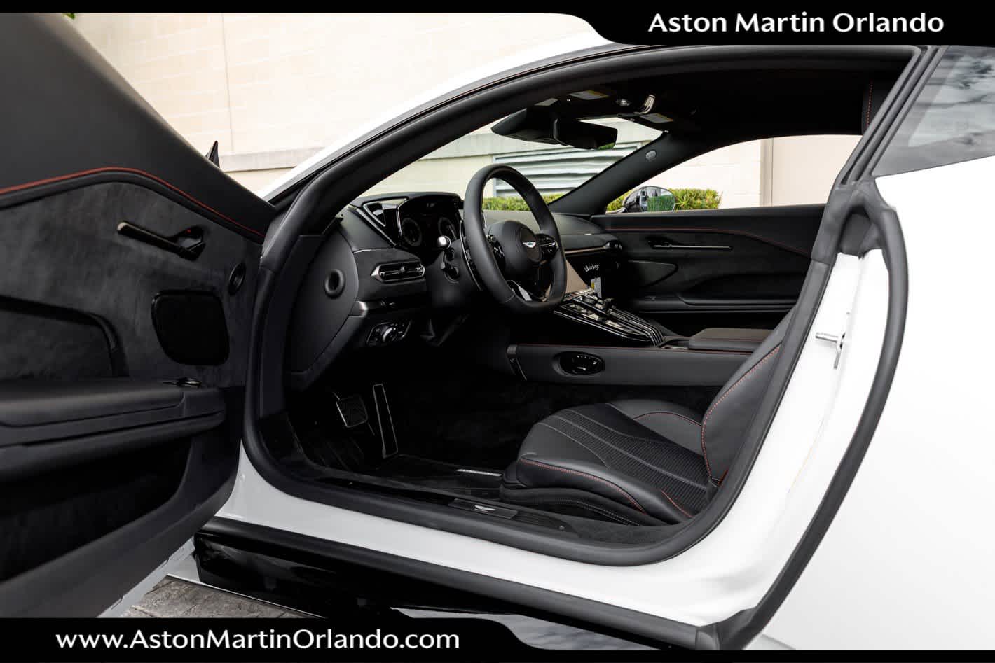 2025 Aston Martin Vantage Base