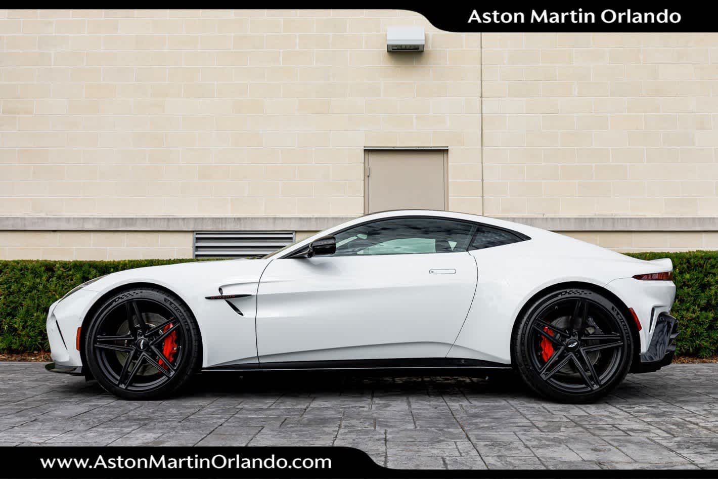 2025 Aston Martin Vantage Base