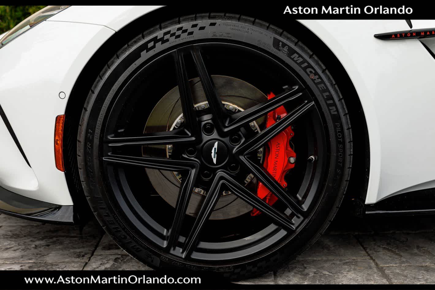 2025 Aston Martin Vantage Base