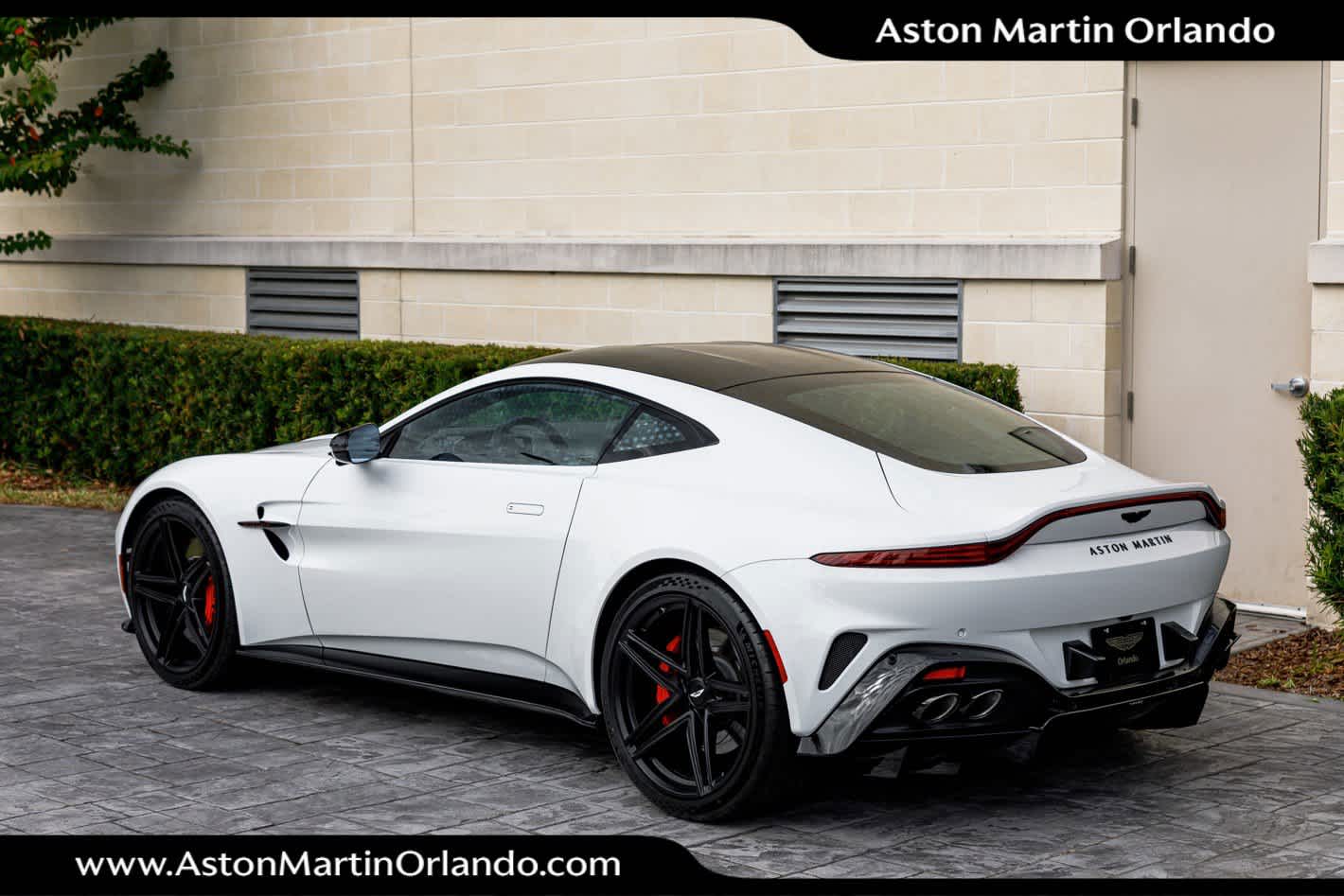 2025 Aston Martin Vantage Base