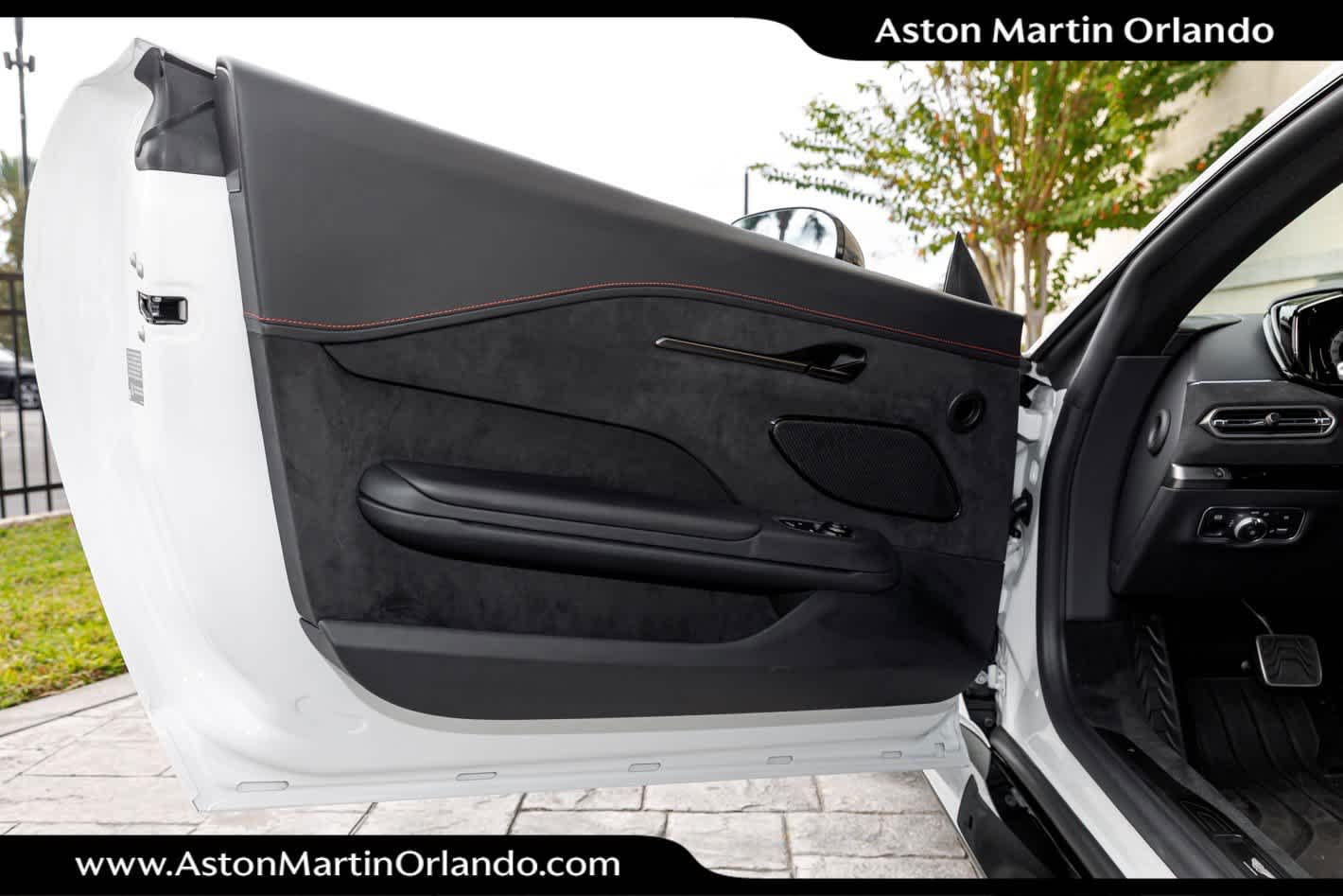 2025 Aston Martin Vantage Base