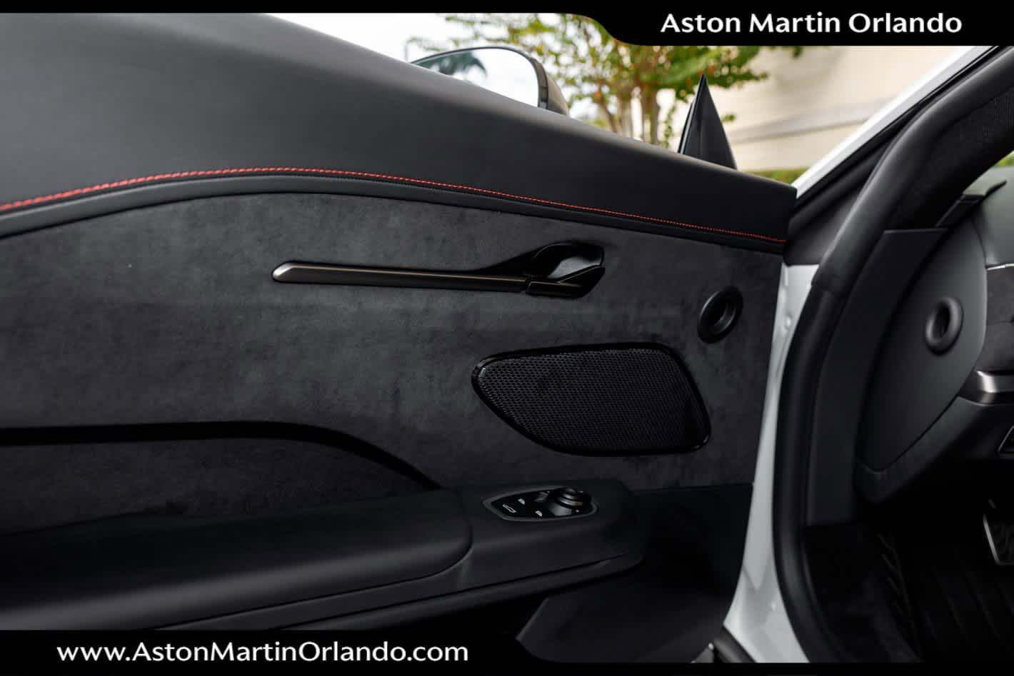 2025 Aston Martin Vantage Base