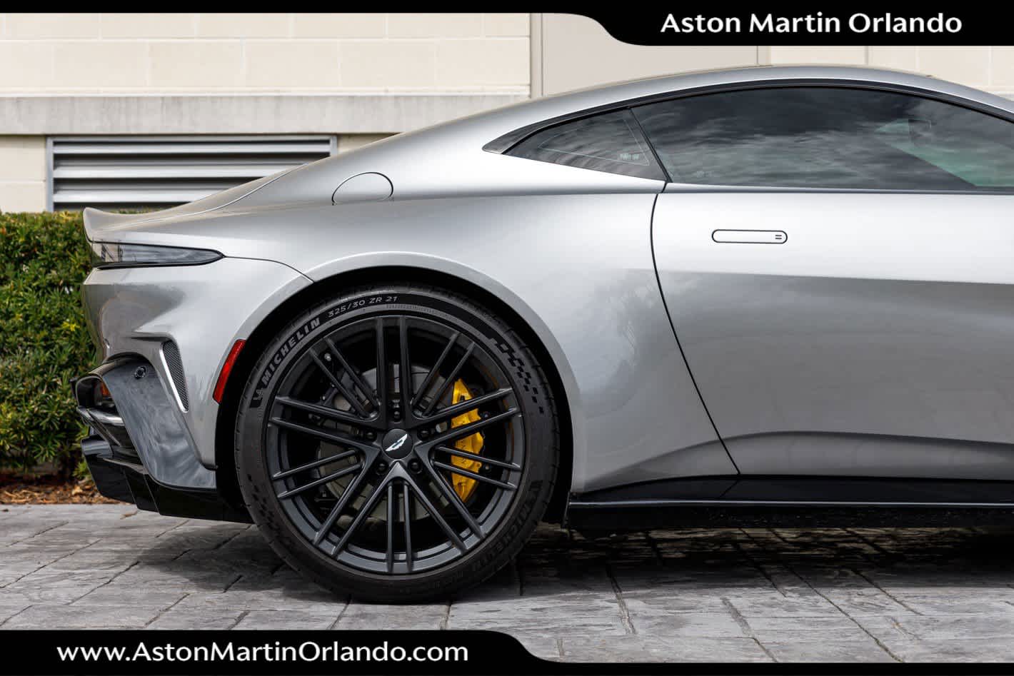 2025 Aston Martin Vantage Base