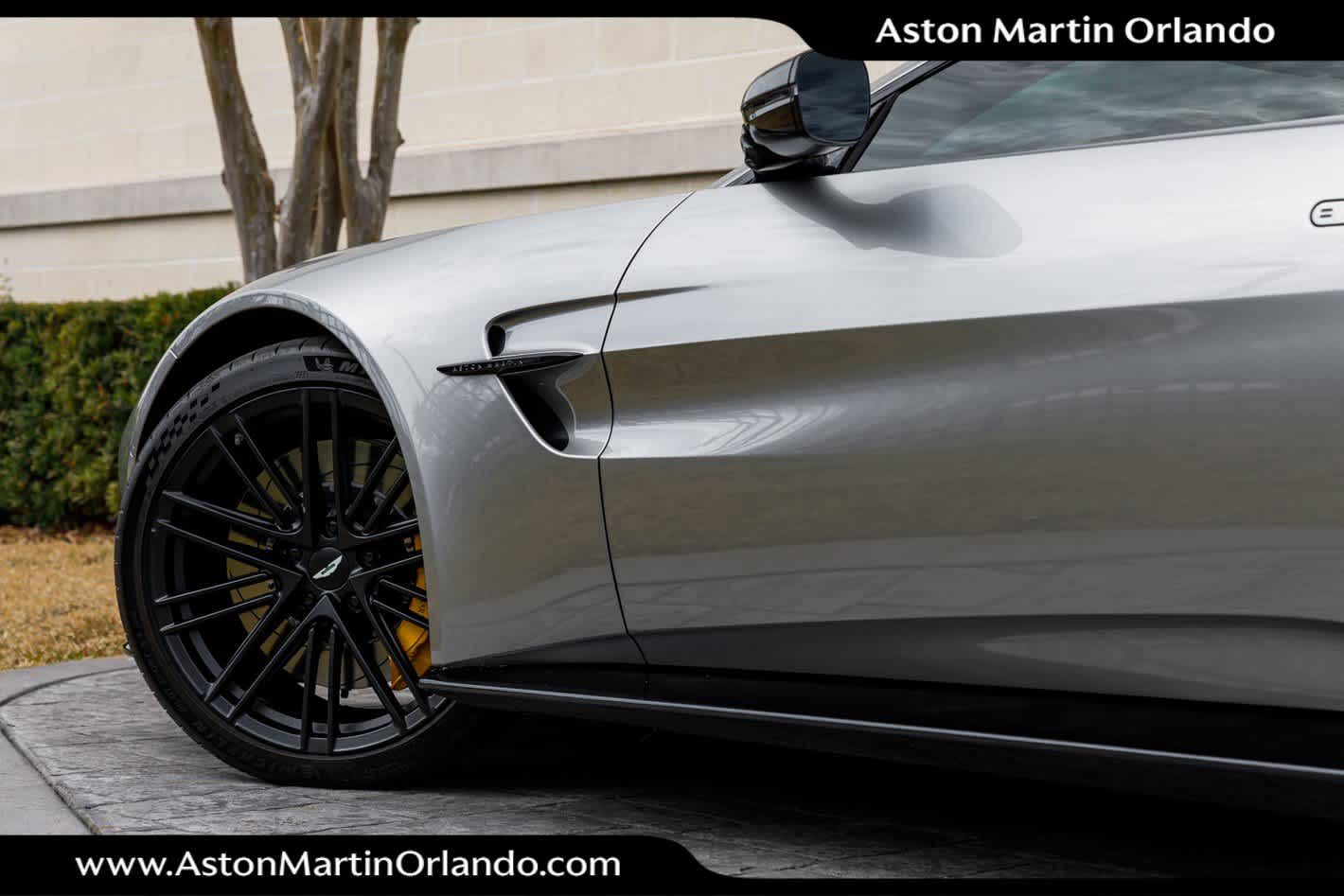 2025 Aston Martin Vantage Base