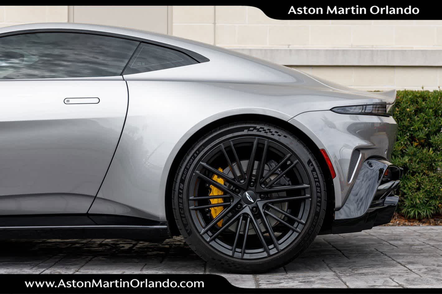 2025 Aston Martin Vantage Base