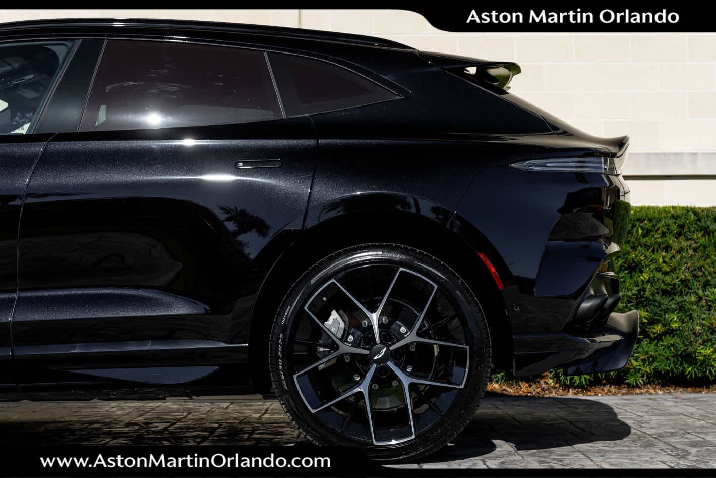 2025 Aston Martin DBX 707