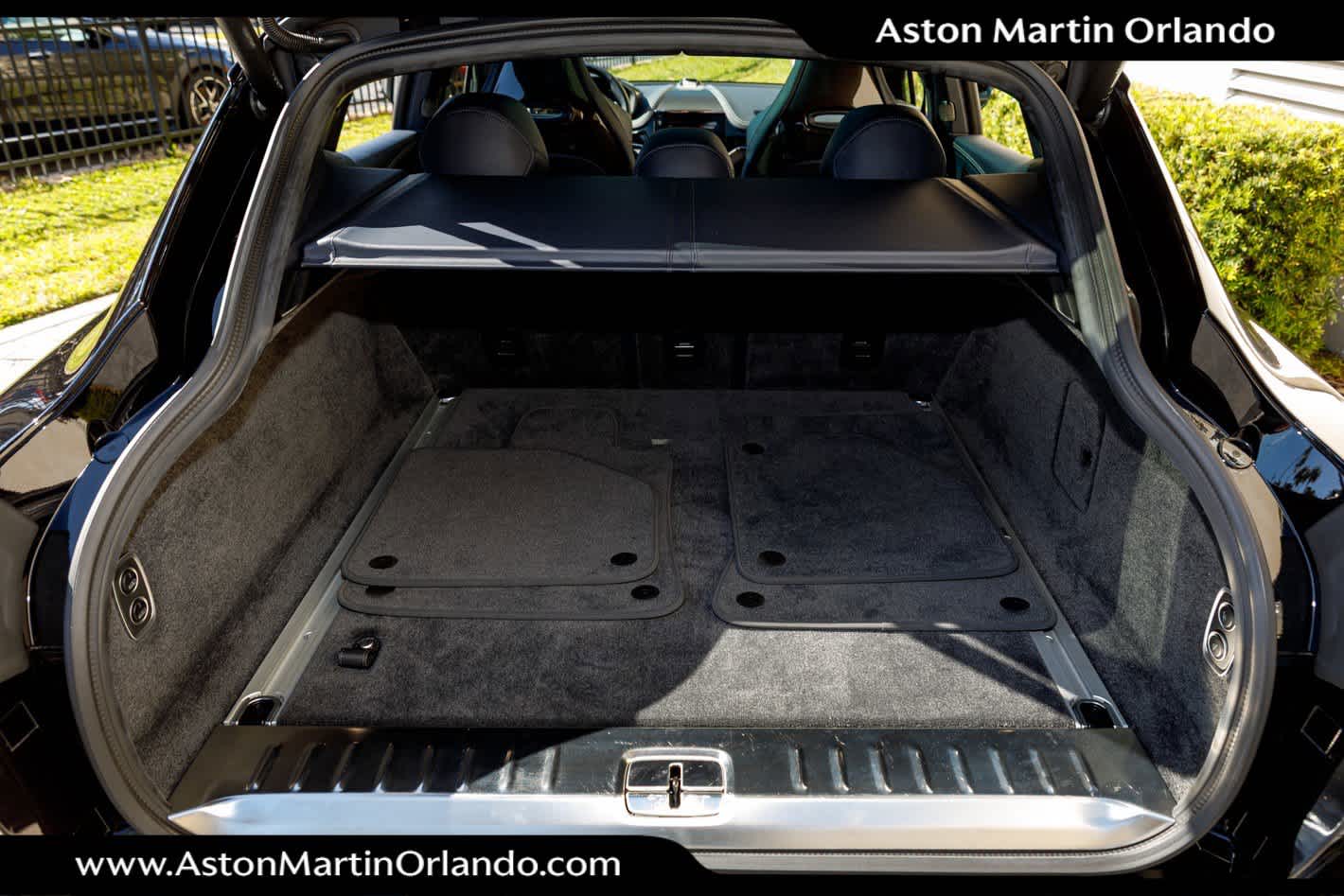 2025 Aston Martin DBX 707